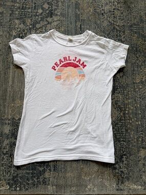 Women’s small Pearl Jam Kids White Tee with Retro Sunset Graphic - 2014 tour